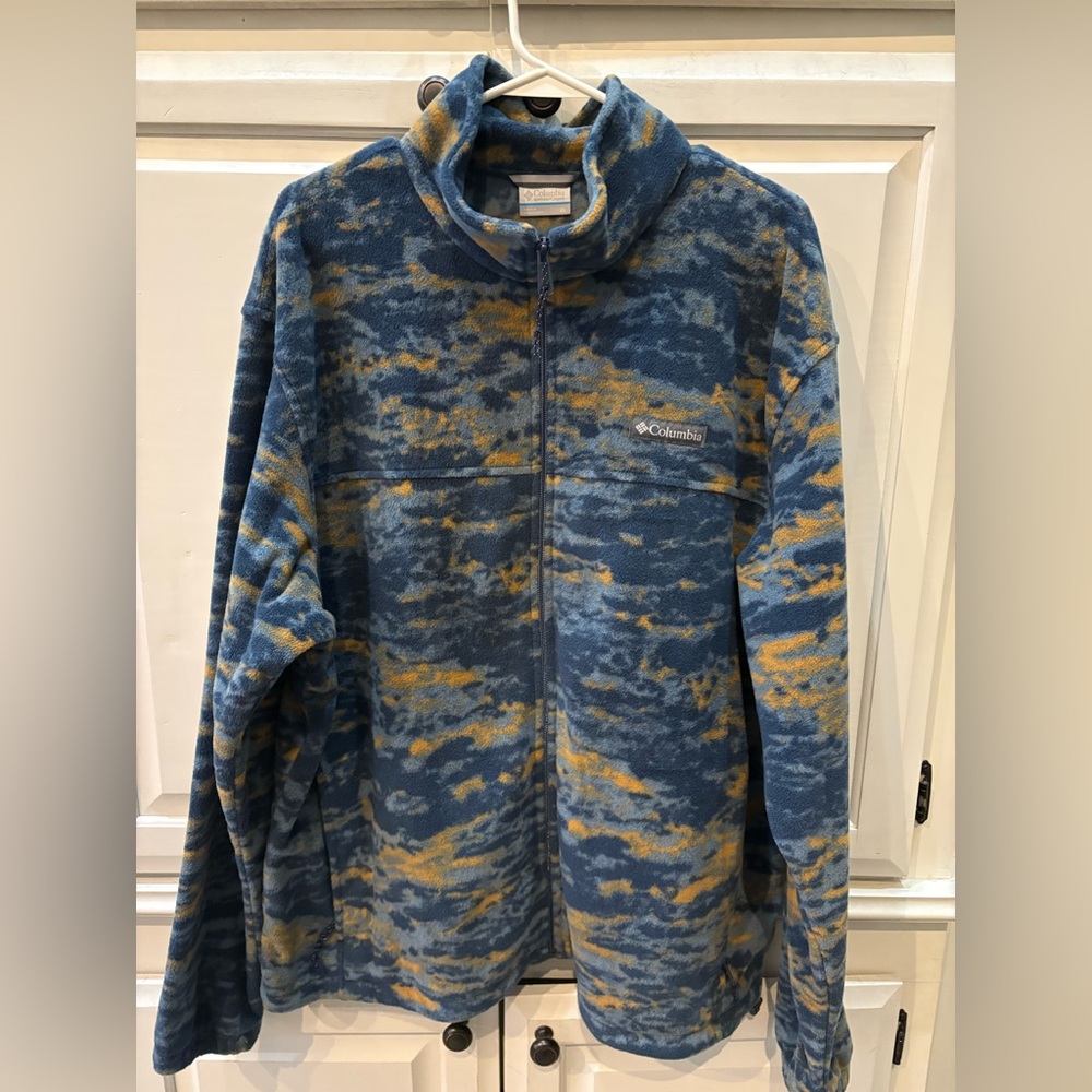 Men’s Columbia Blue and Gold Patterned Fleece Jacket